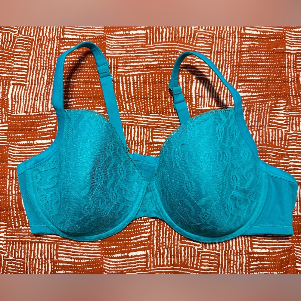 Cacique Lightly Lined Full Coverage Bra With Lace Cross Strap at the back